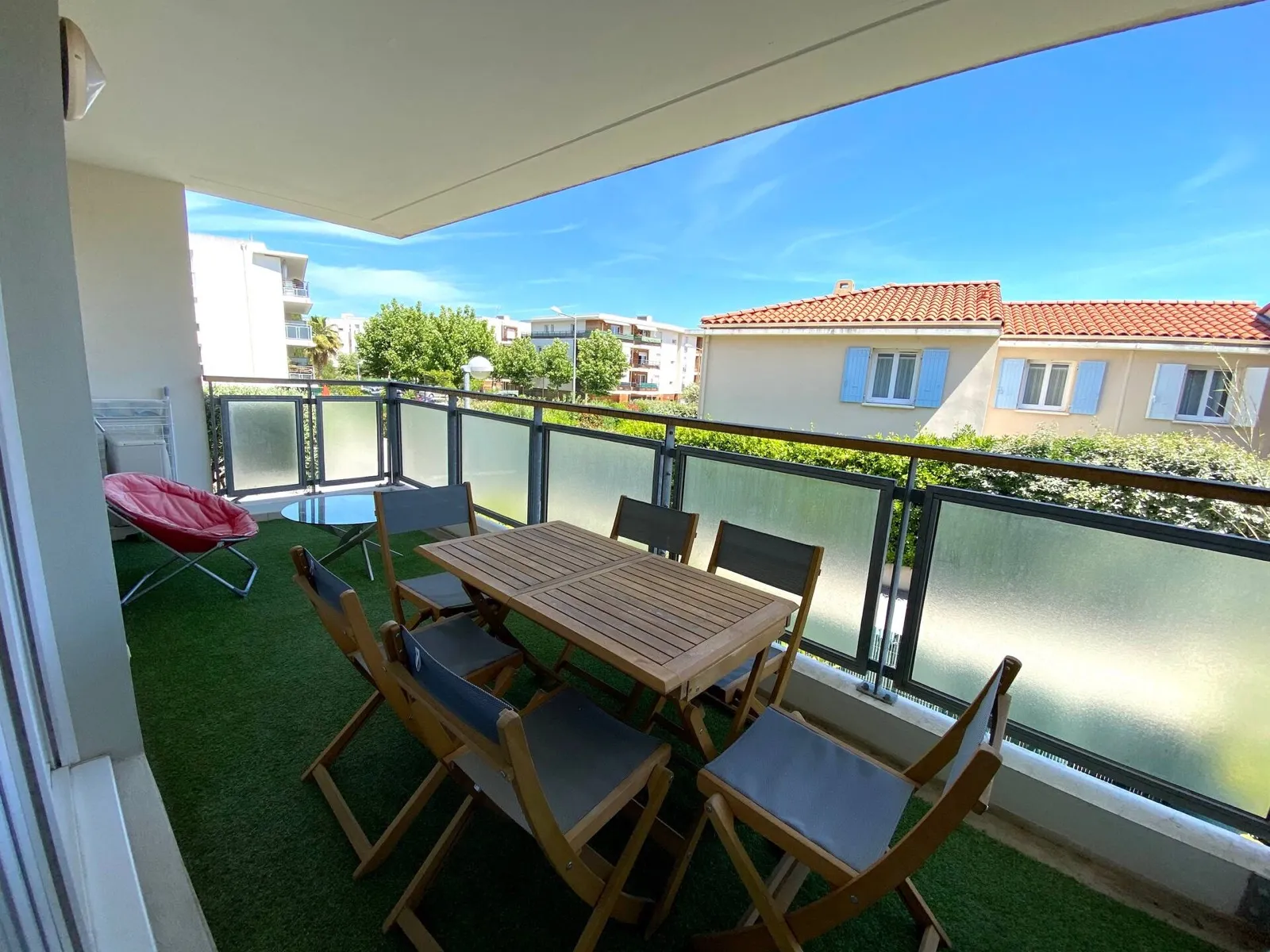 Terrasse de 12 m² avec table et chaises