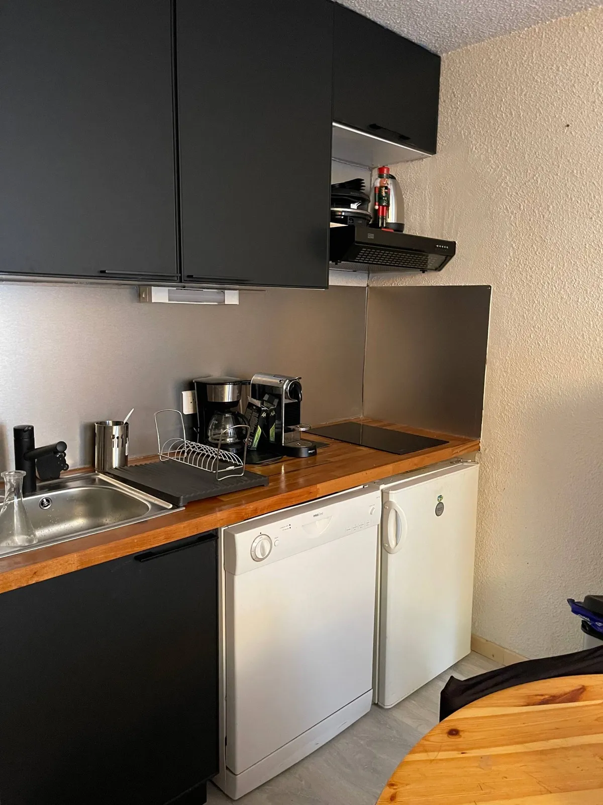 Kitchenette équipée